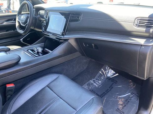Used 2024 Jeep Wagoneer L Series II w/ Flexible Seating Group AWD/4WD image 29