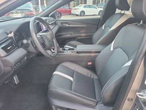 Used 2025 Toyota Camry SE image 15