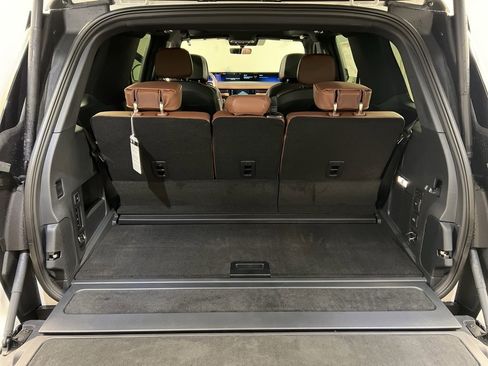 Used 2025 Lincoln Navigator Reserve image 44