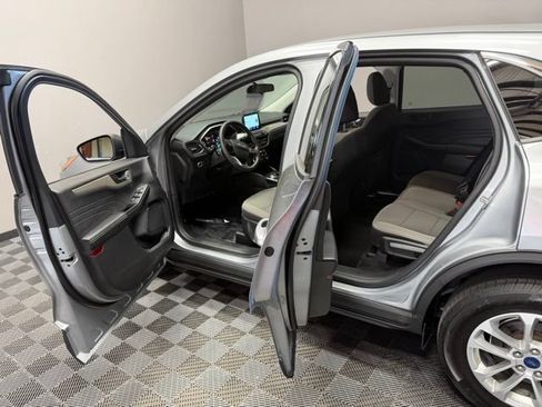 Used 2022 Ford Escape SE w/ Cold Weather Package AWD/4WD image 13