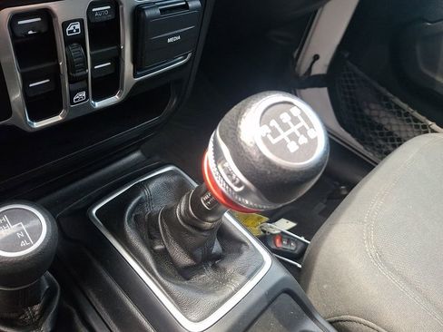 Used 2019 Jeep Wrangler Unlimited Sport S AWD/4WD image 16
