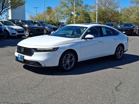Used 2023 Honda Accord EX image 3