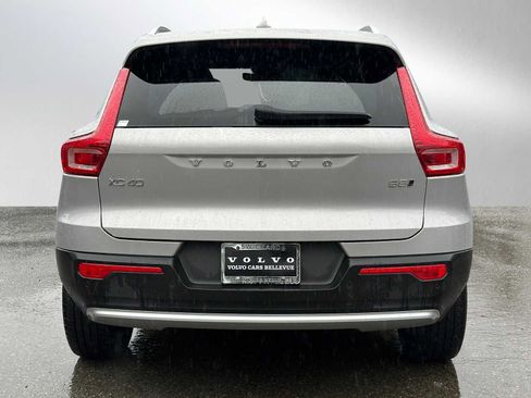 Certified 2025 Volvo XC40 B5 Plus AWD/4WD image 5