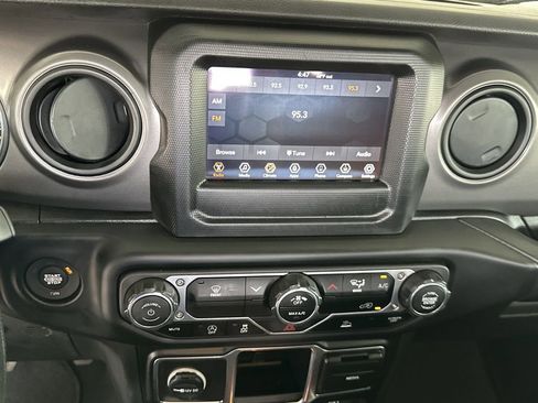 Used 2023 Jeep Gladiator Sport AWD/4WD image 22