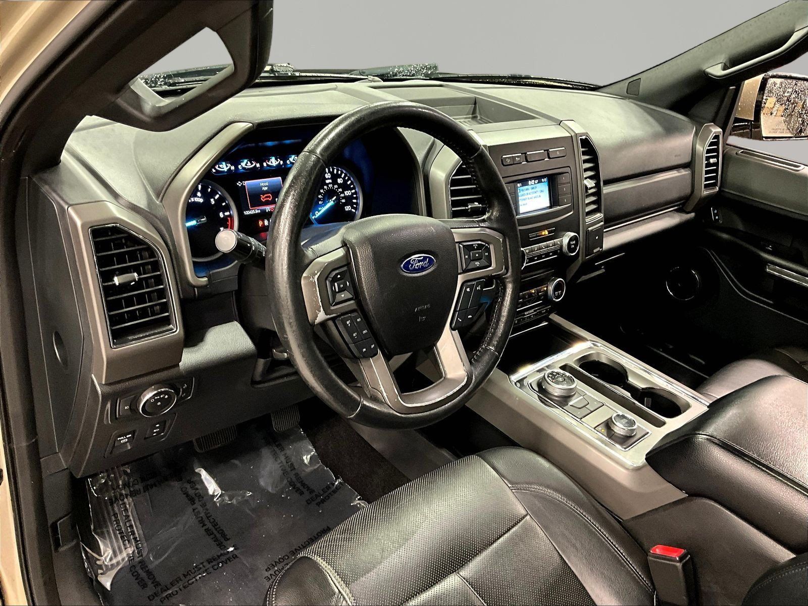 Used 2018 Ford Expedition XLT w/ Equipment Group 201A AWD/4WD image 17