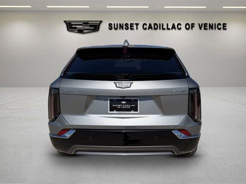 New 2026 Cadillac Optiq Luxury 2 image 4