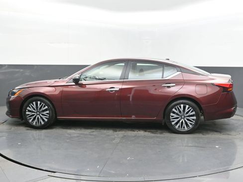 Used 2025 Nissan Altima 2.5 SV FWD image 7