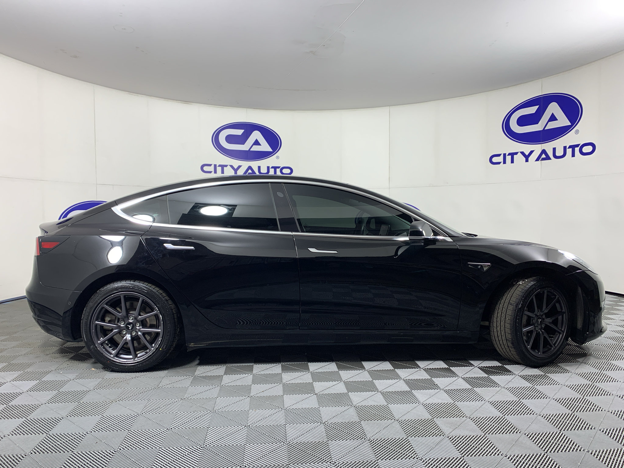 Used 2019 Tesla Model 3 Standard Range Plus RWD image 2