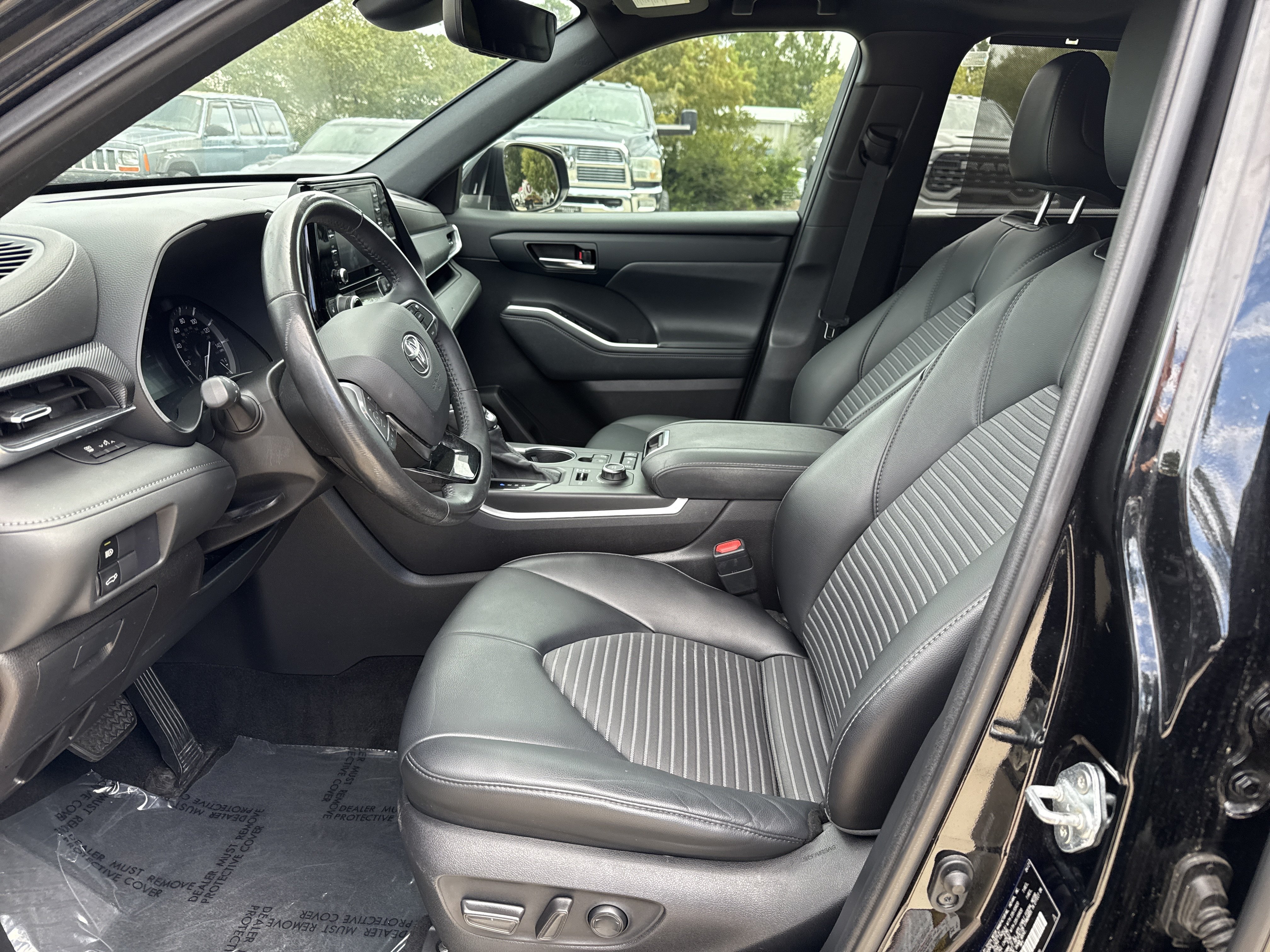 Used 2021 Toyota Highlander XSE AWD/4WD image 15