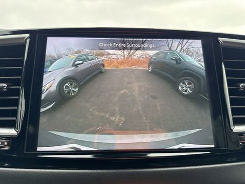 Used 2025 Chrysler Pacifica Limited image 36