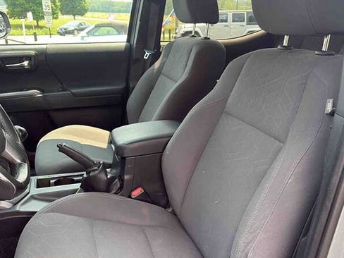 Used 2019 Toyota Tacoma TRD Sport AWD/4WD image 15