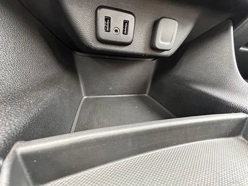Used 2019 Chevrolet Traverse LT FWD image 28