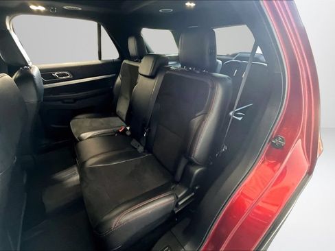 Used 2018 Ford Explorer XLT w/ XLT Appearance Package AWD/4WD image 22