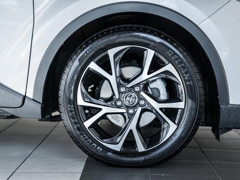 Used 2018 Toyota C-HR XLE image 15