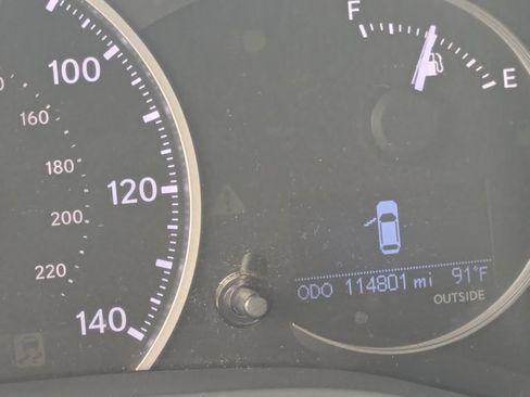 Used 2013 Lexus CT 200h w/ Premium Pkg w/Navigation FWD image 10