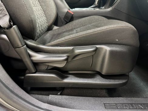 Used 2022 Chevrolet Equinox LT image 27