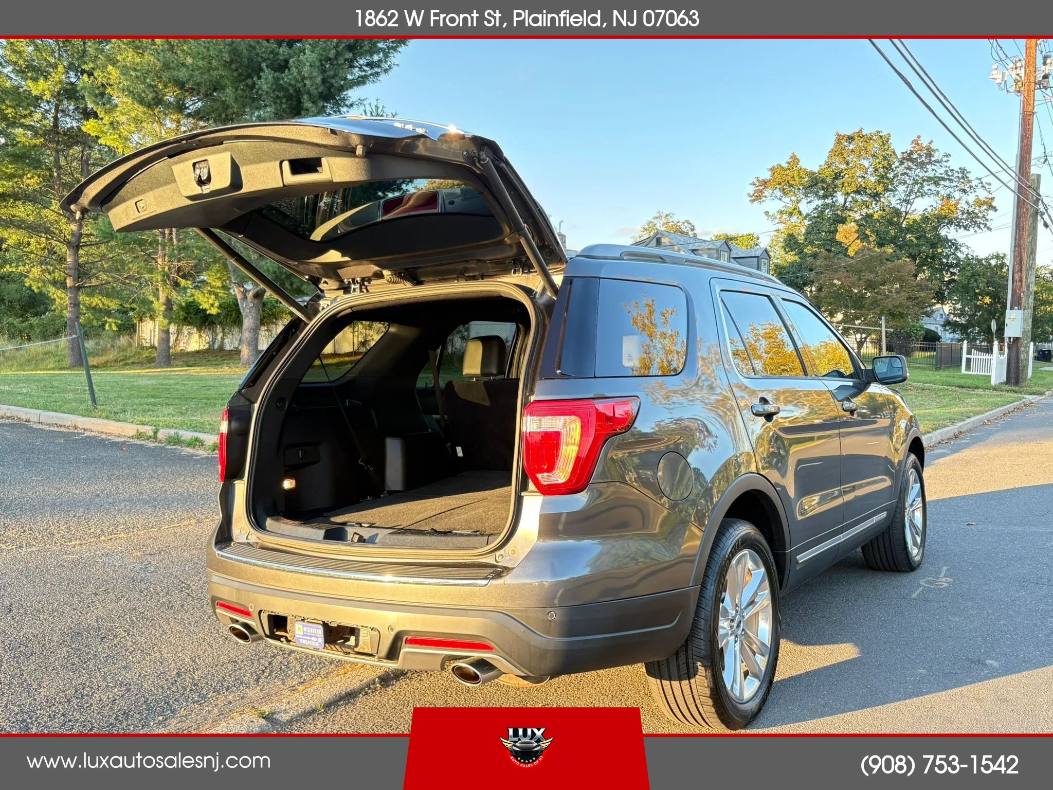 Used 2018 Ford Explorer XLT w/ Equipment Group 202A AWD/4WD image 16