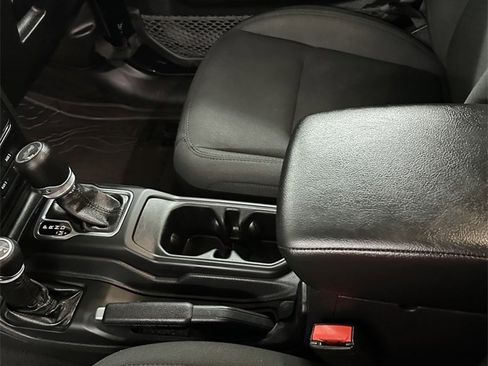 Used 2022 Jeep Wrangler Unlimited Willys image 19