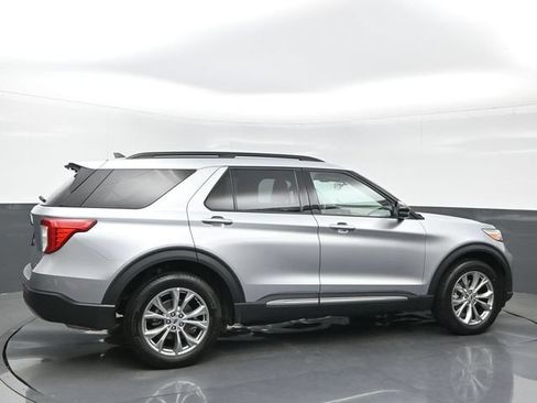 Used 2023 Ford Explorer XLT w/ Equipment Group 202A AWD/4WD image 6