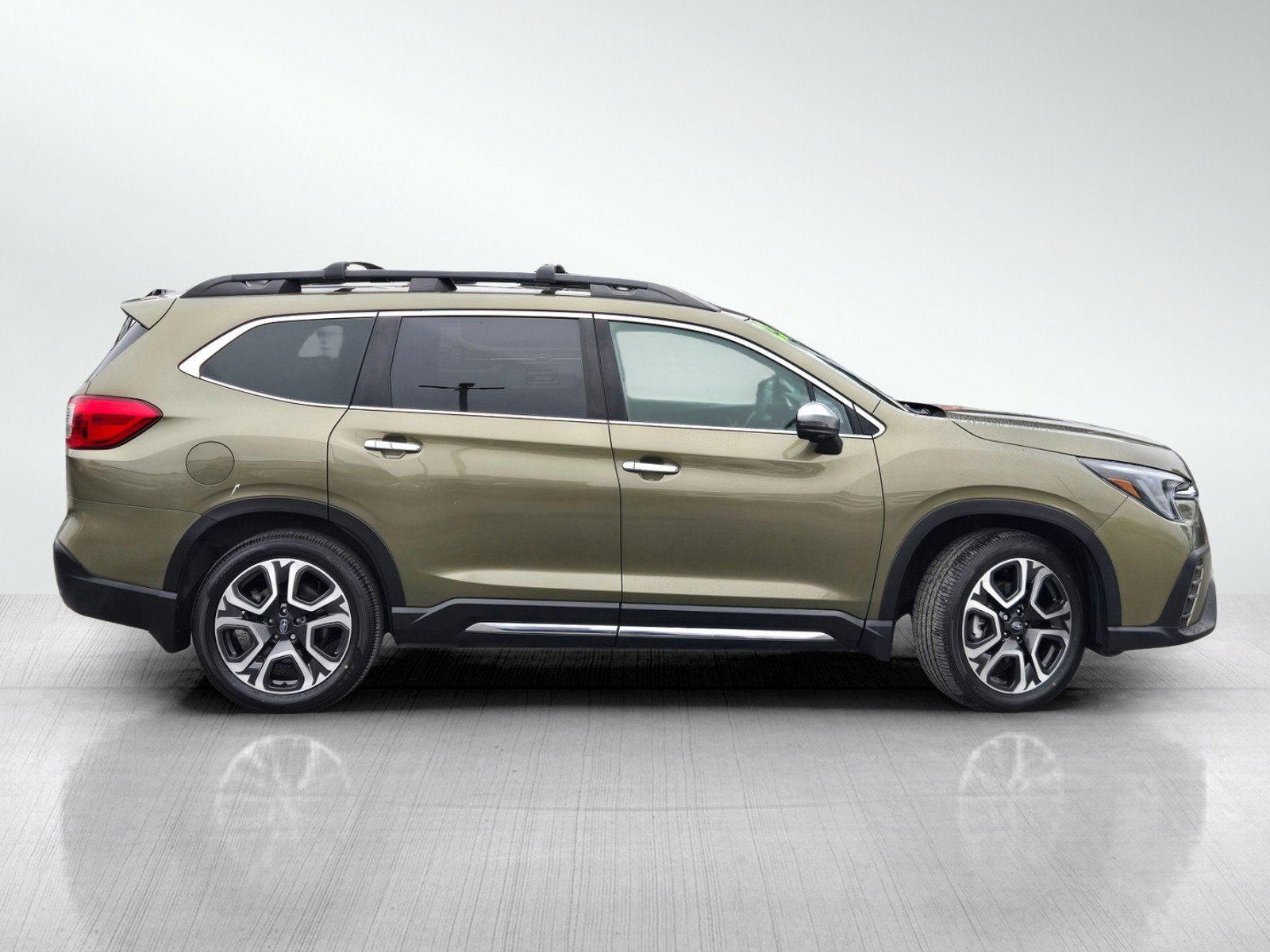 Used 2023 Subaru Ascent Touring AWD/4WD image 3