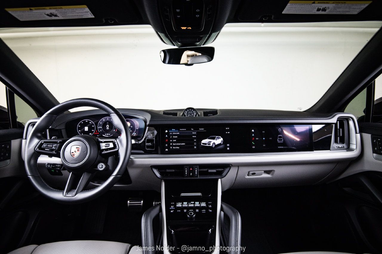 Certified 2024 Porsche Cayenne S AWD/4WD image 31