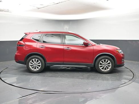 Used 2017 Nissan Rogue SV image 6