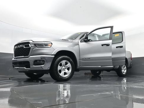 Used 2025 RAM 1500 Big Horn AWD/4WD image 32