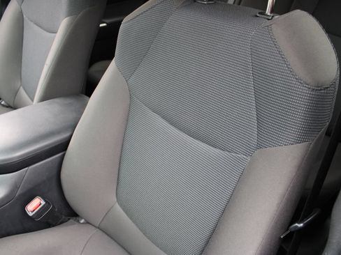 Used 2025 Toyota RAV4 LE AWD/4WD image 9