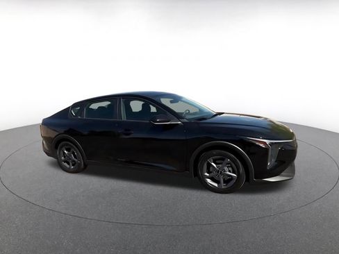 Used 2025 Kia K4 FWD image 2