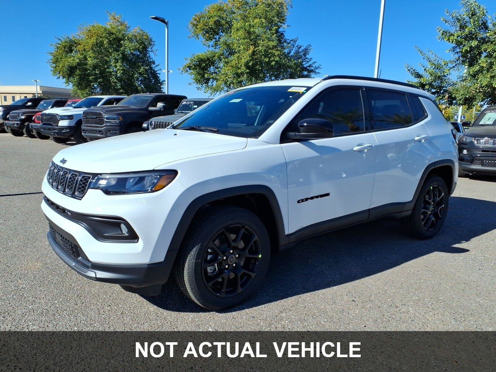 Used 2024 Jeep Compass Latitude AWD/4WD image 2