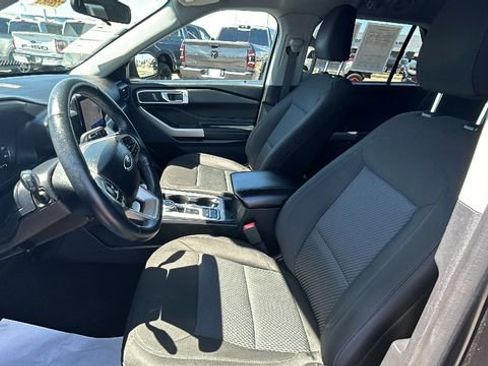 Certified 2023 Ford Explorer XLT RWD image 19