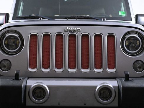 Used 2016 Jeep Wrangler Unlimited Sahara image 6