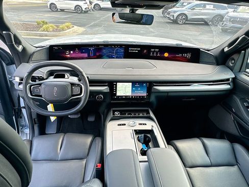 New 2025 Lincoln Navigator Reserve w/ Jet Appearance Package image 3