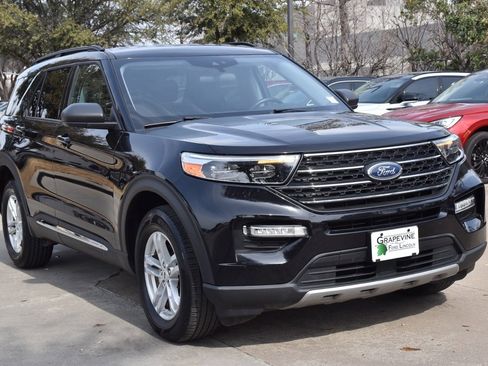 Used 2023 Ford Explorer XLT w/ Equipment Group 202A image 4