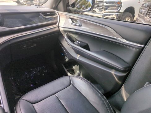 Used 2022 Jeep Grand Cherokee Overland image 19