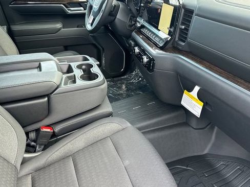 New 2026 GMC Sierra 1500 SLE image 17