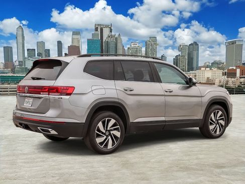 Certified 2026 Volkswagen Atlas SE FWD image 4