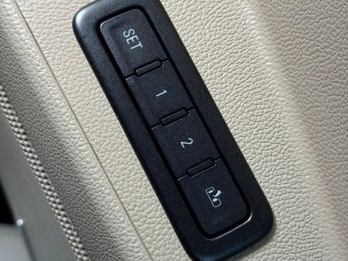 Used 2015 GMC Yukon Denali w/ Premium Package AWD/4WD image 25