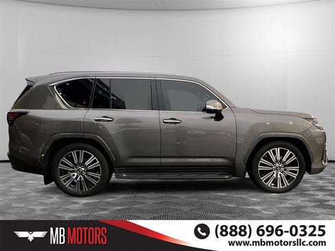 Used 2023 Lexus LX 600 4WD w/ Accessory Package (Z1) image 2