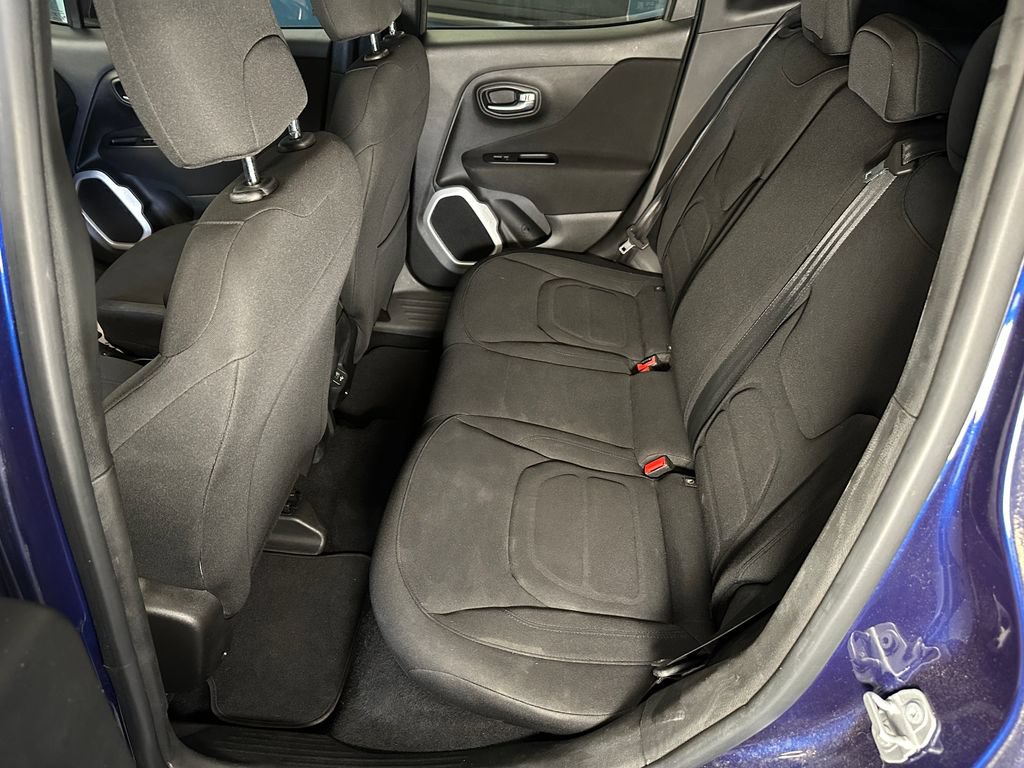 Used 2018 Jeep Renegade Latitude AWD/4WD image 20
