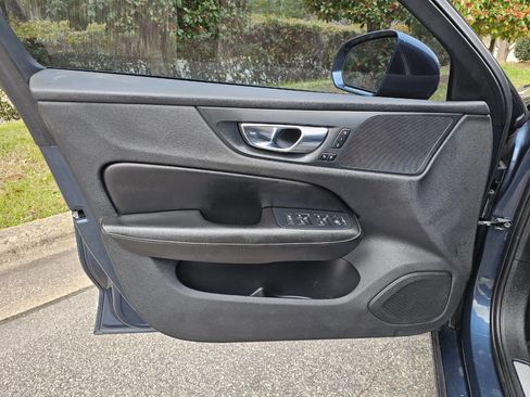 Used 2020 Volvo S60 T5 Momentum image 9