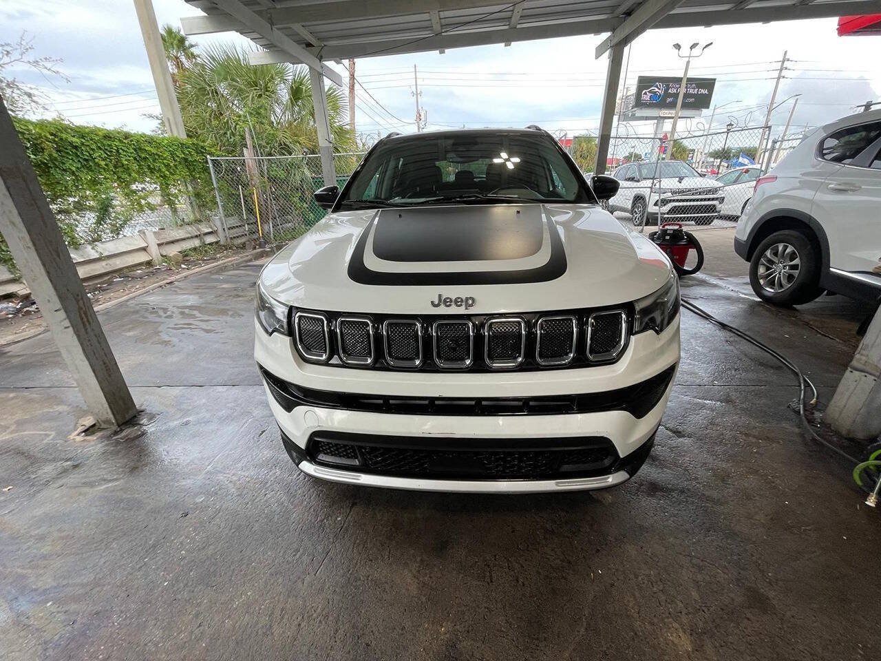 Used 2022 Jeep Compass Limited w/ Elite Group AWD/4WD image 1