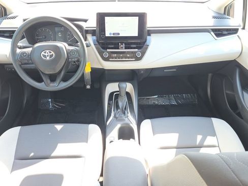 Used 2025 Toyota Corolla LE image 11