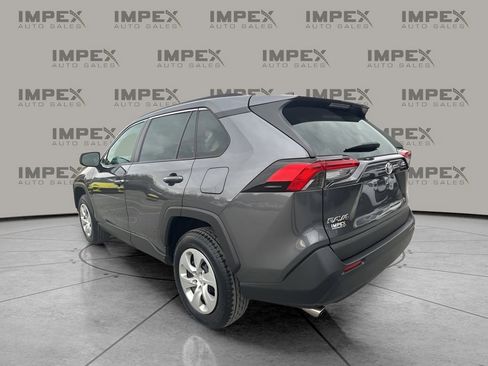 Used 2021 Toyota RAV4 LE image 3