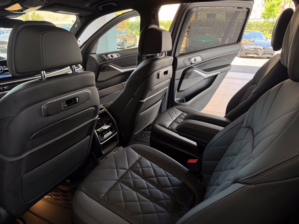 Used 2025 BMW X7 xDrive40i w/ M Sport Package AWD/4WD image 18