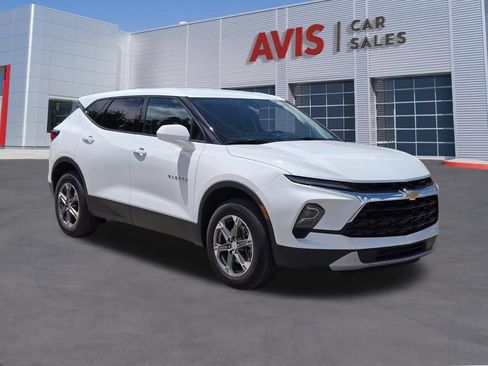 Used 2025 Chevrolet Blazer LT FWD image 3
