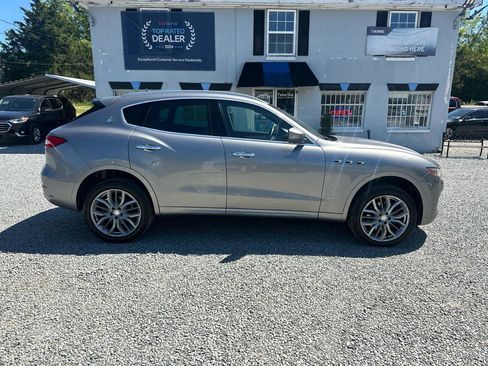 Used 2018 Maserati Levante GranLusso AWD/4WD image 5