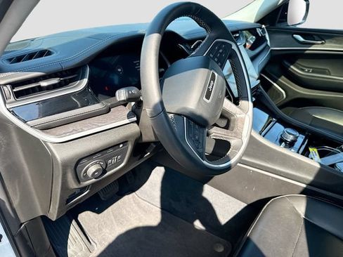 Used 2023 Jeep Grand Cherokee 4WD 4xe image 13