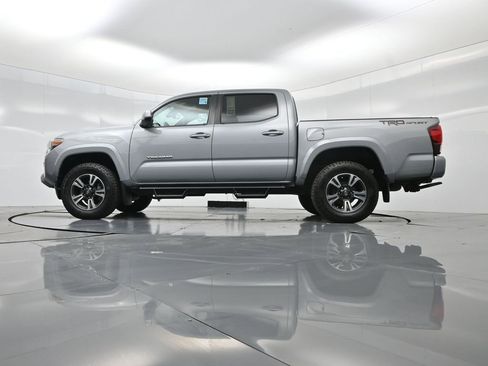 Used 2018 Toyota Tacoma TRD Sport w/ Technology Package image 6