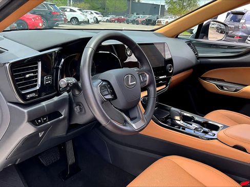 Used 2025 Lexus NX 250 FWD w/ Towing Package (2000 Lbs) image 15